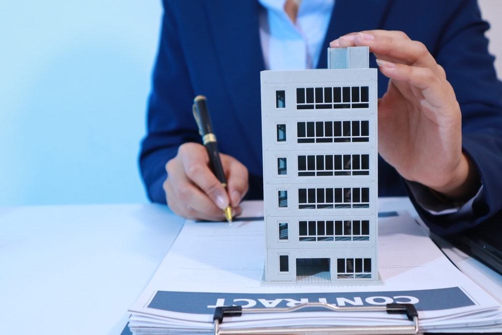 Business,And,Real,Estate,,Including,Apartments,,Desks,,And,Contracts.,Learn